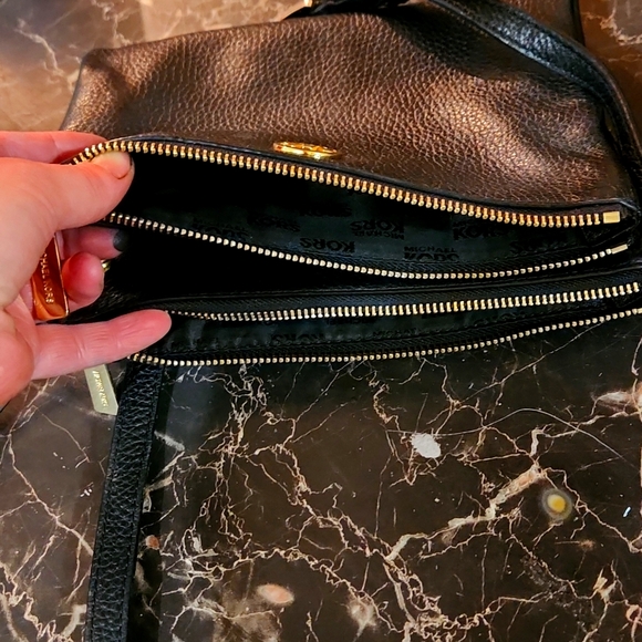 MK purse - Picture 2 of 3